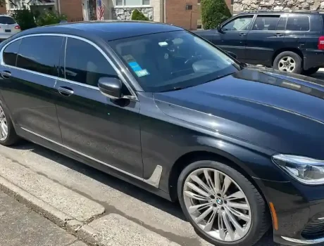 Luxury BMW 780 - Car Service