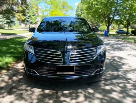 Lincoln MKT front view forest